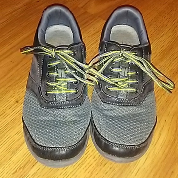 clarks cloudsteppers tennis shoes